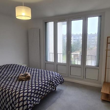 Private Room In Shared Apartment IV 博韦 外观 照片