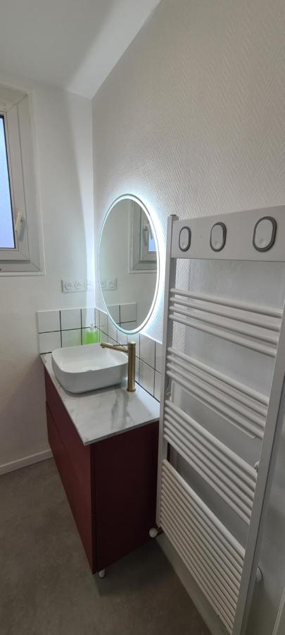 Private Room In Shared Apartment IV 博韦 外观 照片