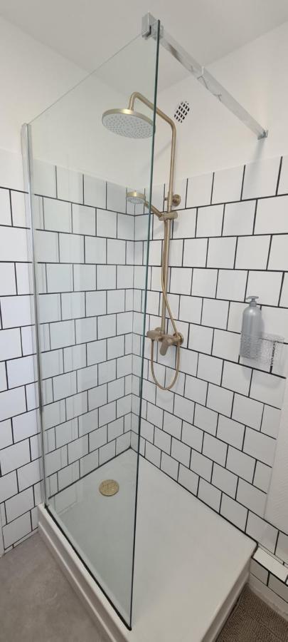 Private Room In Shared Apartment IV 博韦 外观 照片