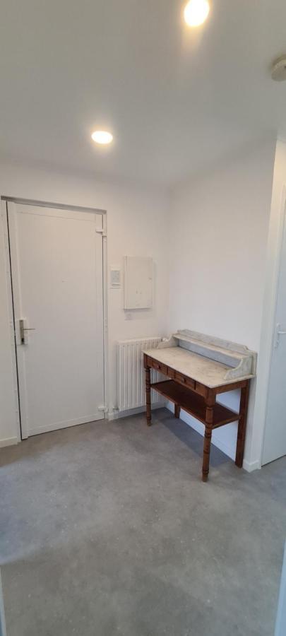 Private Room In Shared Apartment IV 博韦 外观 照片